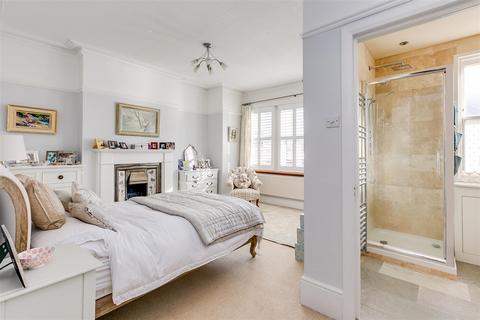 4 bedroom end of terrace house for sale, Clonmore Street, London