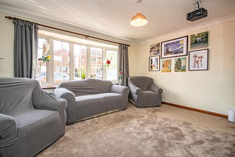 41 Greenacres Drive, Uttoxeter, ST14 7EB