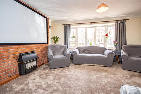 41 Greenacres Drive, Uttoxeter, ST14 7EB
