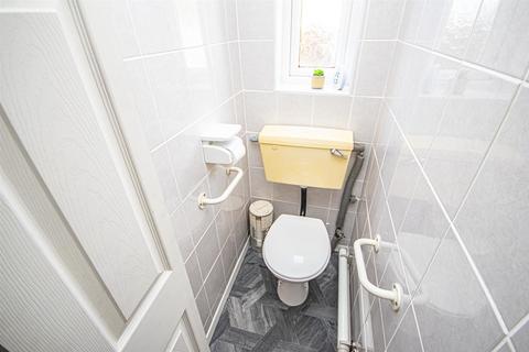 41 Greenacres Drive, Uttoxeter, ST14 7EB