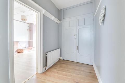 27 Cotswold Road, Westcliff-on-sea, SS0 8AA