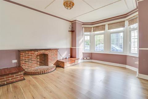 27 Cotswold Road, Westcliff-on-sea, SS0 8AA