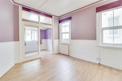 27 Cotswold Road, Westcliff-on-sea, SS0 8AA