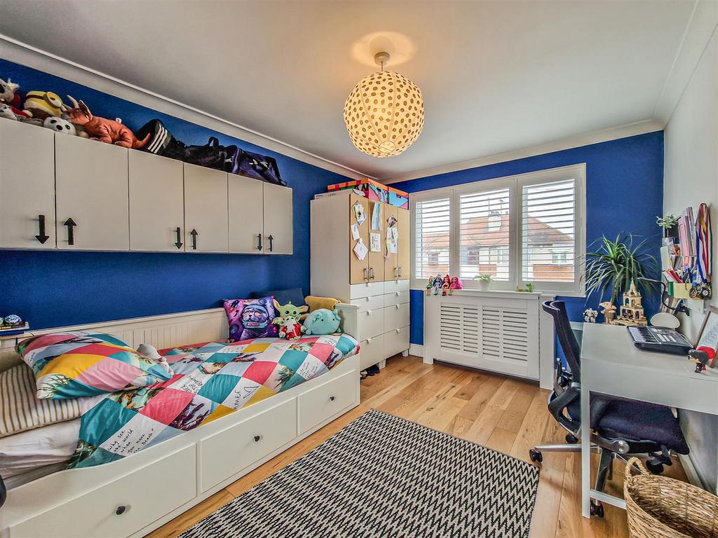 Dual aspect double bedroom