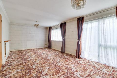 135 Raphael Drive, Shoeburyness, Southend-on-sea, SS3 9UR