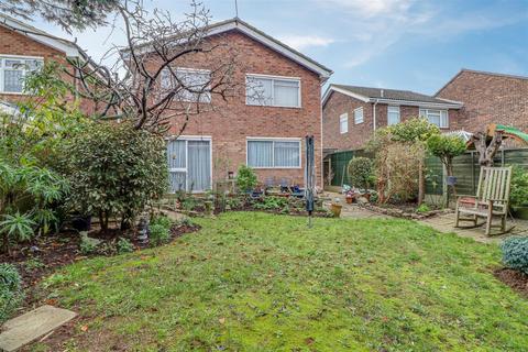 135 Raphael Drive, Shoeburyness, Southend-on-sea, SS3 9UR