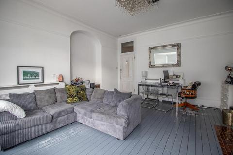 2 bedroom flat for sale, Holland Road, Westcliff-on-Sea SS0