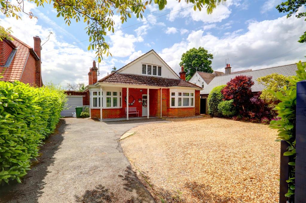 Whitenap, Romsey, Hampshire 4 bed detached house for sale £650,000