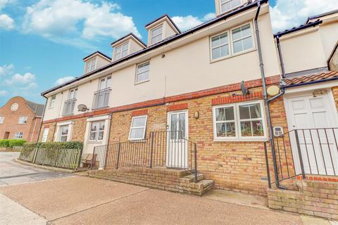 Flat A, Ness Court, 82 Ness Road, Shoeburyness, Southend-on-sea, SS3 9DH