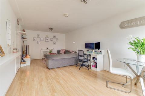 Flat A, Ness Court, 82 Ness Road, Shoeburyness, Southend-on-sea, SS3 9DH