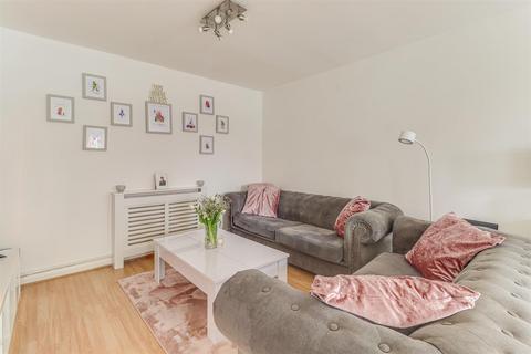 Flat A, Ness Court, 82 Ness Road, Shoeburyness, Southend-on-sea, SS3 9DH