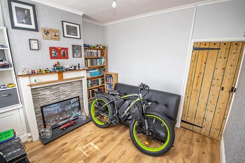11 Dover Road, Burton-on-trent, DE13 0TD
