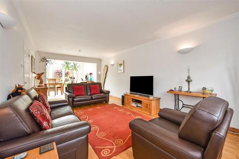 4 bedroom detached house for sale, Primrose Way, Romsey, Hampshire