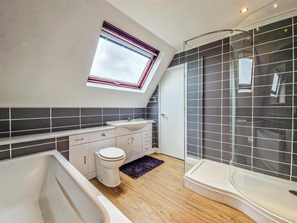 Four piece family bathroom
