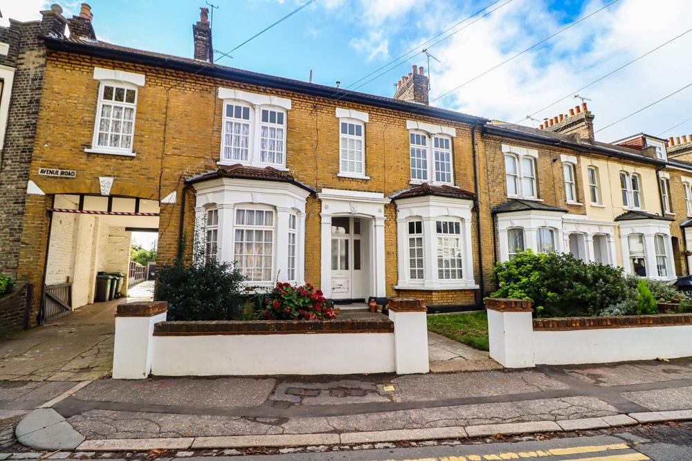 Avenue Road, WestcliffonSea SS0 1 bed flat for sale £200,000