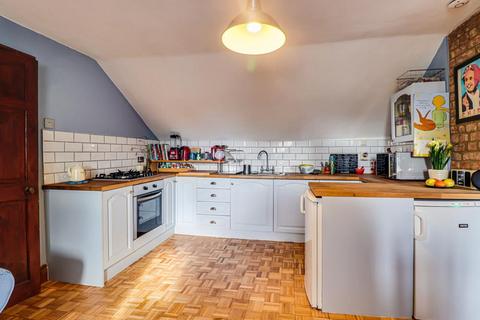Flat F, 5 Avenue Road, Westcliff-on-sea, SS0 7PN