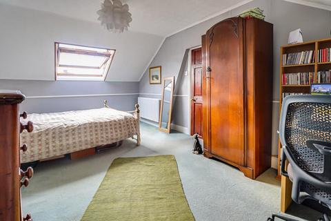 Flat F, 5 Avenue Road, Westcliff-on-sea, SS0 7PN