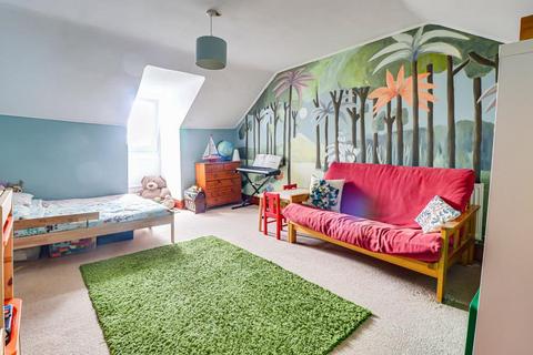 Flat F, 5 Avenue Road, Westcliff-on-sea, SS0 7PN