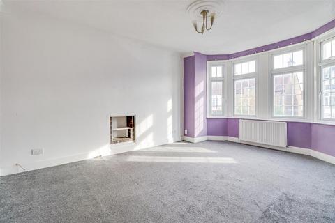 27a Cotswold Road, Westcliff-on-sea, SS0 8AA