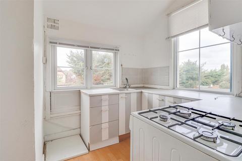 27a Cotswold Road, Westcliff-on-sea, SS0 8AA