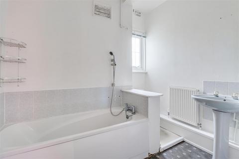 27a Cotswold Road, Westcliff-on-sea, SS0 8AA
