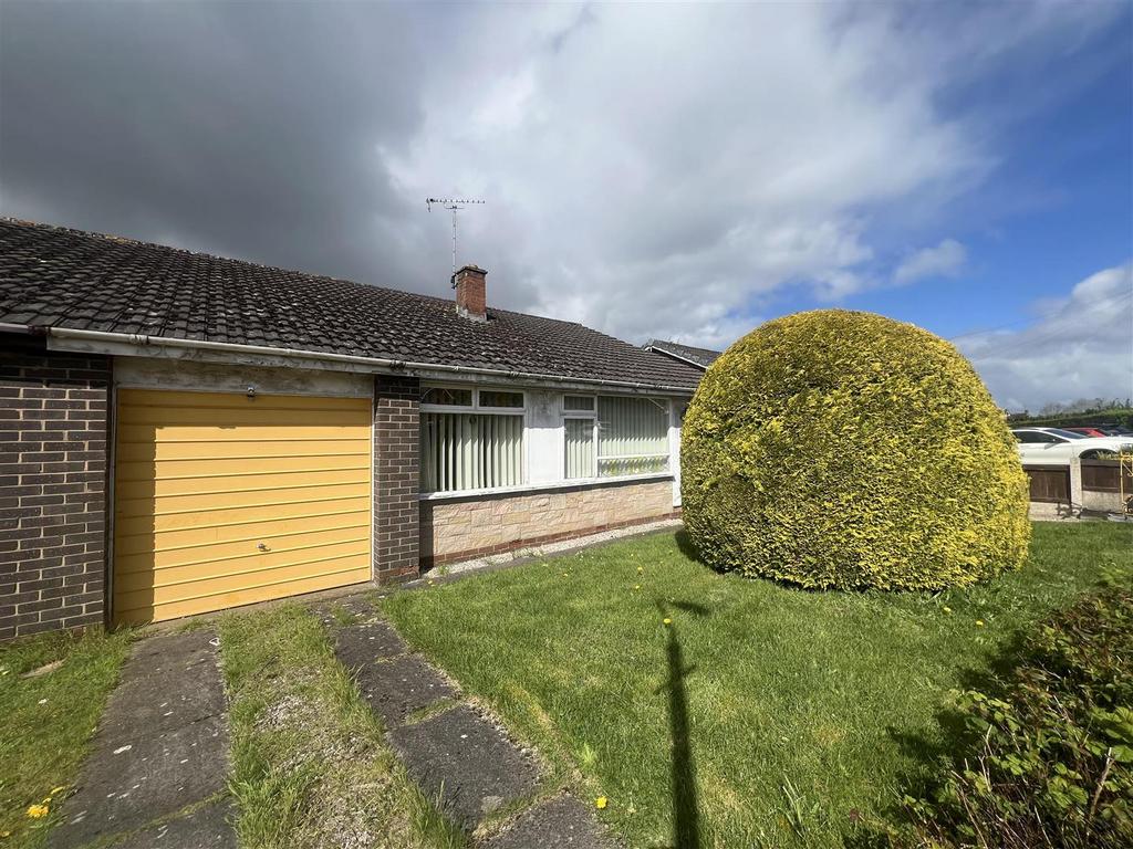 Ffordd Madoc, Wrexham 2 bed semidetached bungalow for sale £159,950