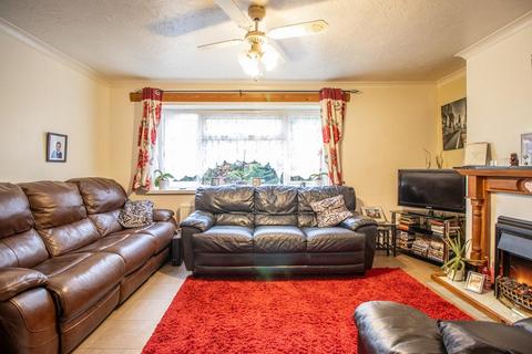 2 bedroom flat for sale, Rochford Garden Way, Rochford SS4