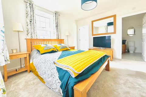 48 Dart Avenue, Exeter, EX2 7FX