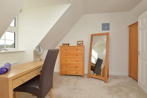48 Dart Avenue, Exeter, EX2 7FX