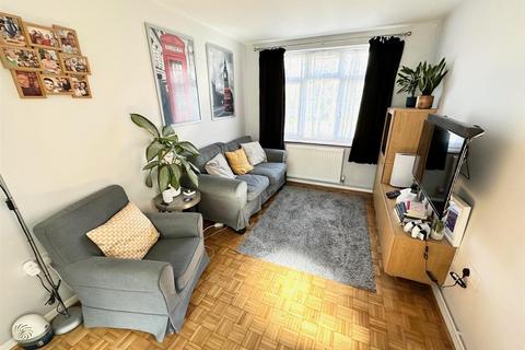 2 bedroom maisonette to rent, Turnpike Lane, Uxbridge