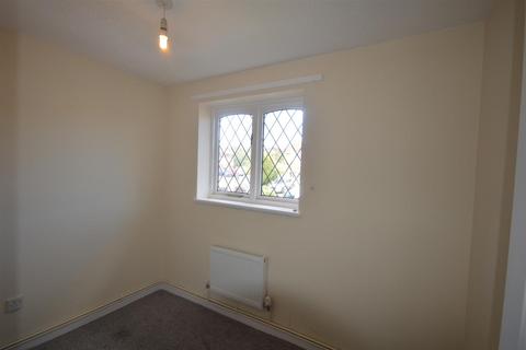 2 bedroom townhouse to rent, Summerhill Drive, Waterhayes
