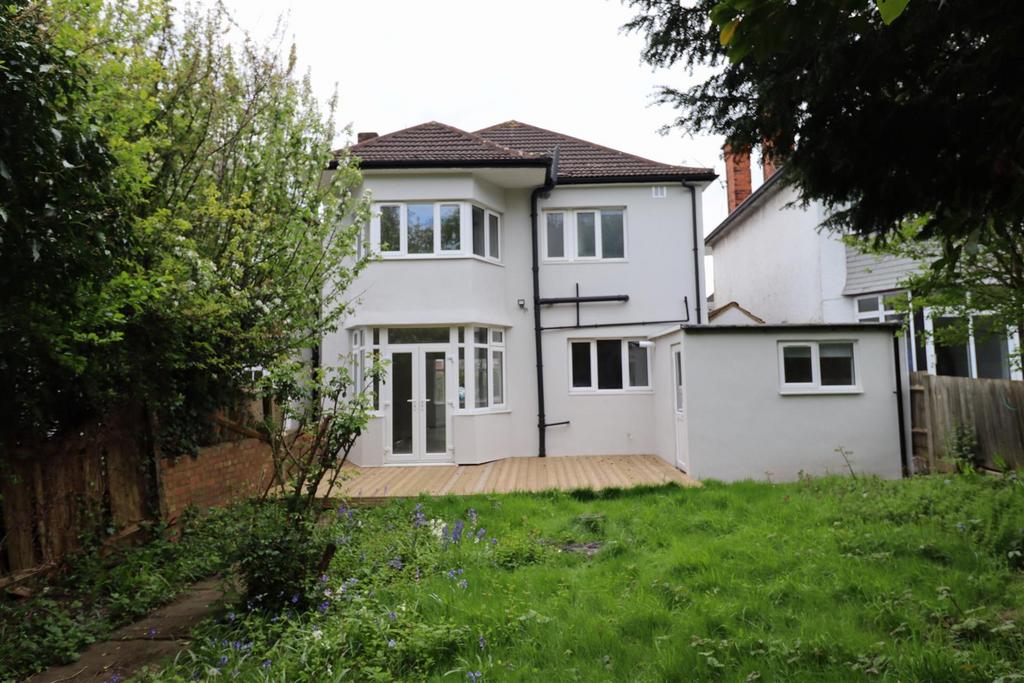 Cheyne Walk, London, NW4 3 bed link detached house for sale £900,000