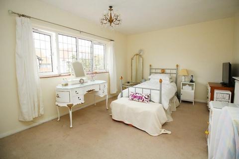 4 bedroom detached house for sale, Tennyson Road, Bognor Regis