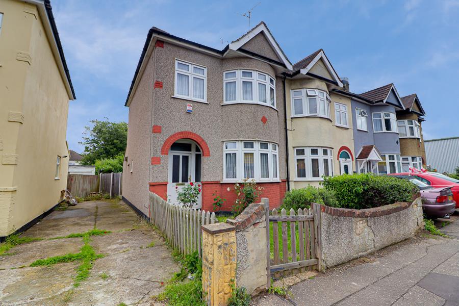 Stanfield Road, SouthendonSea SS2 3 bed end of terrace house for sale