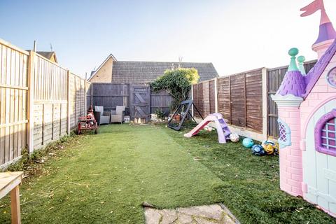 19 Allerton Close, Rochford, SS4 3AR