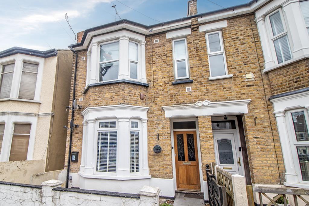 Oban Road, SouthendonSea SS2 2 bed for sale £210,000