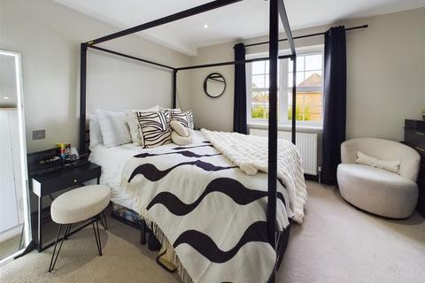 3 bedroom terraced house for sale, Burwood Road, Hersham, Walton-On-Thames