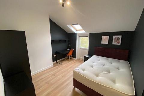1 bedroom in a house share to rent, Central Road (8), West Didsbury, Manchester