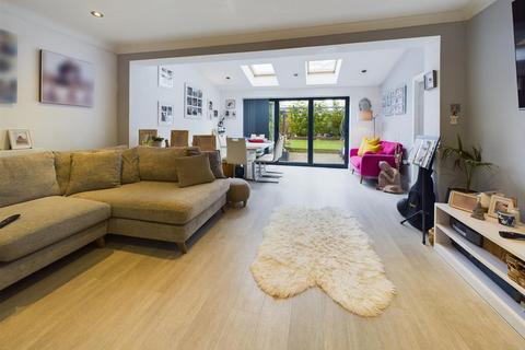 4 bedroom semi-detached house for sale, Mistys Field, Walton-On-Thames