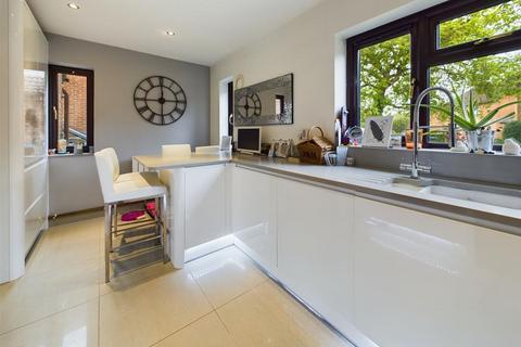 4 bedroom semi-detached house for sale, Mistys Field, Walton-On-Thames