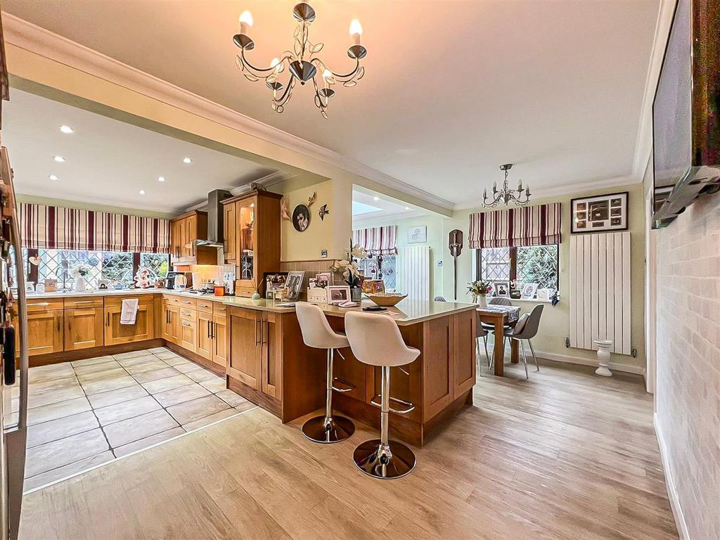 Kitchen dining space