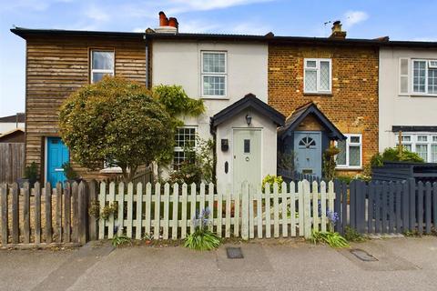2 bedroom house for sale, Molesey Road, Hersham, Walton-On-Thames