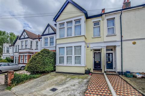 2 bedroom flat for sale, Harcourt Avenue, Southend-on-Sea SS2
