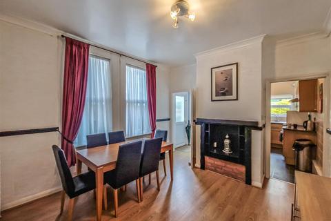 2 bedroom flat for sale, Harcourt Avenue, Southend-on-Sea SS2