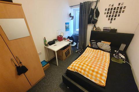2 bedroom flat to rent, Moira Street, Adamsdown, Cardiff