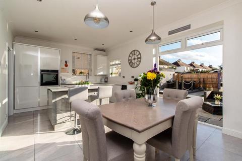 64 Byrne Drive, Southend-on-sea, SS2 6SA