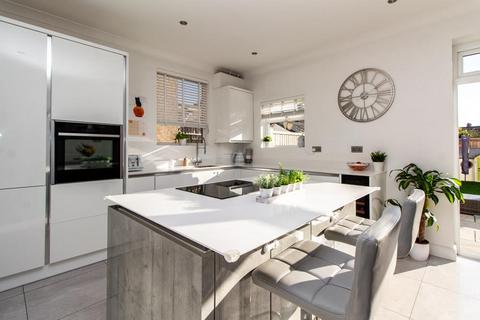 64 Byrne Drive, Southend-on-sea, SS2 6SA
