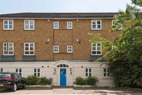 2 bedroom flat to rent, Fuller Close, Shoreditch, London