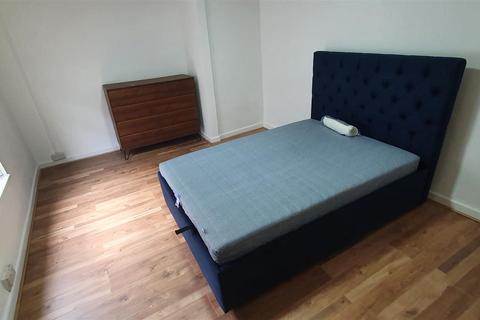 3 bedroom flat to rent, City Road, Plasnewydd, Cardiff