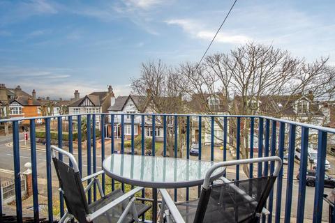 17d Cossington Road, Westcliff-on-sea, SS0 7NJ